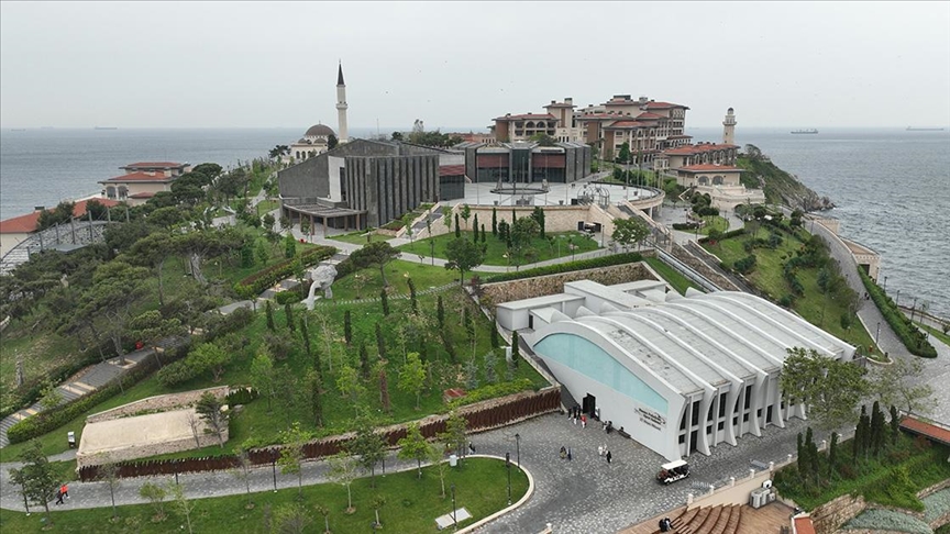 Tarihin Perdesini Aralıyor