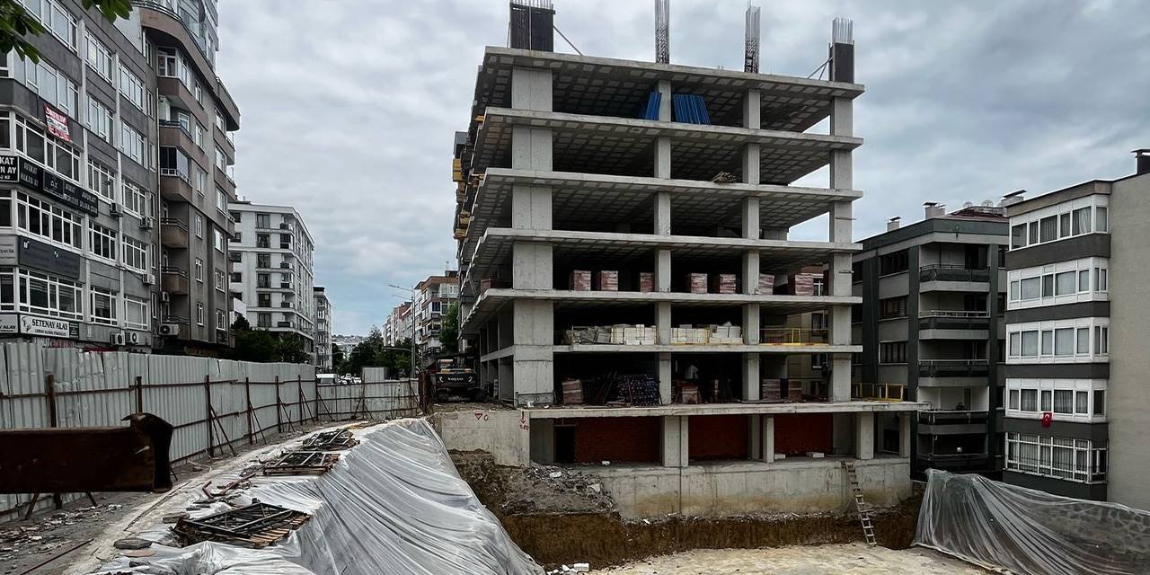 Şehrin göbeğinde ruhsatsız inşaat