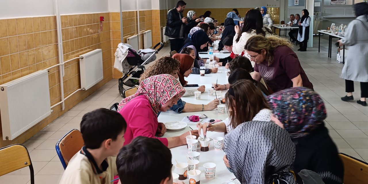 Öğrenciler velileri ile çini yaptılar