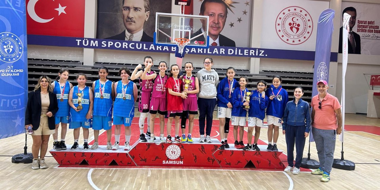 Kupa ve madalyalar takdim edildi