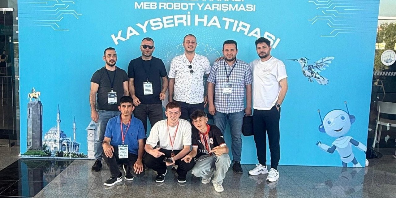 Lise öğrencileri robot yarışmasında finale kaldı