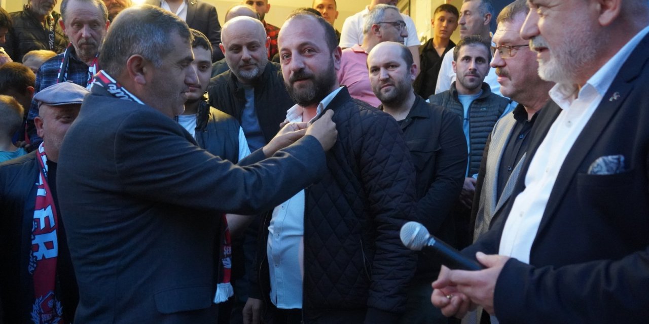 200 yeni üye rozet taktı