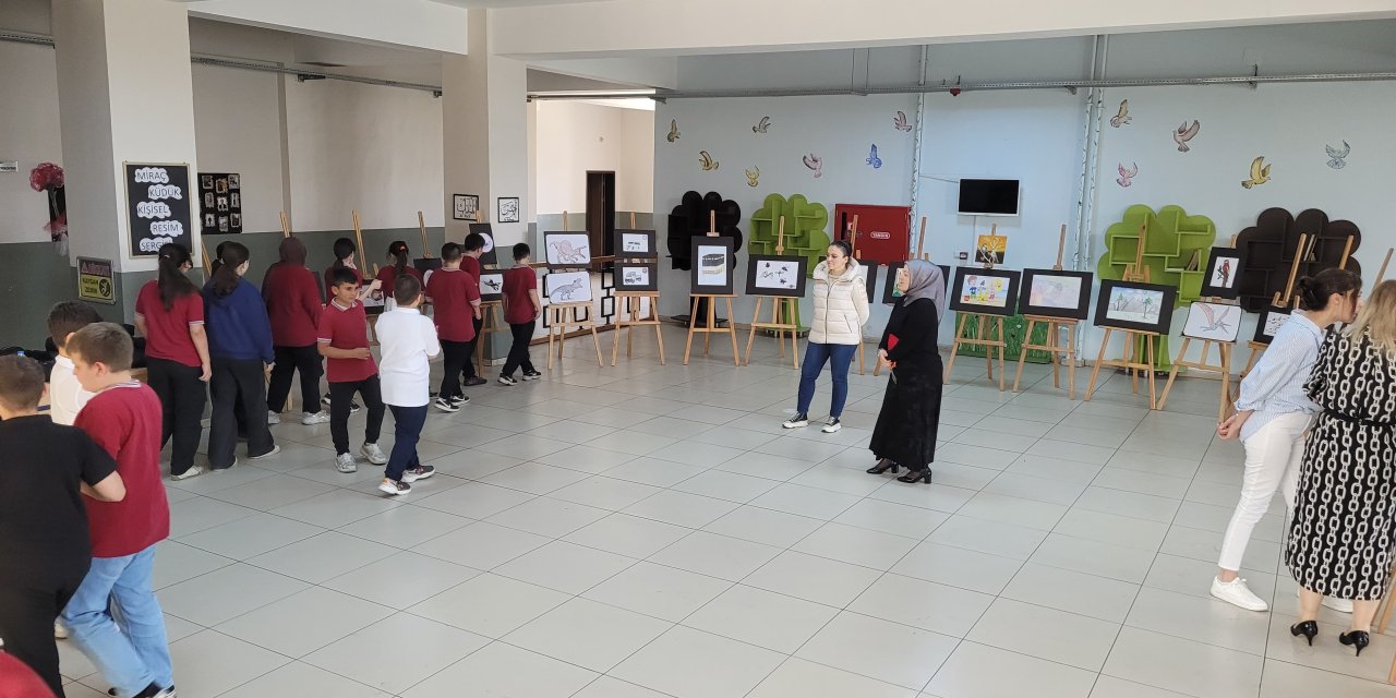 Özel eğitim öğrencisi ilk kişisel resim sergisini açtı