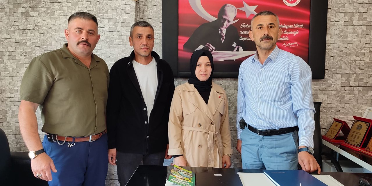 Salıpazarı'nın ilk kadın muhtarı mazbatasını aldı