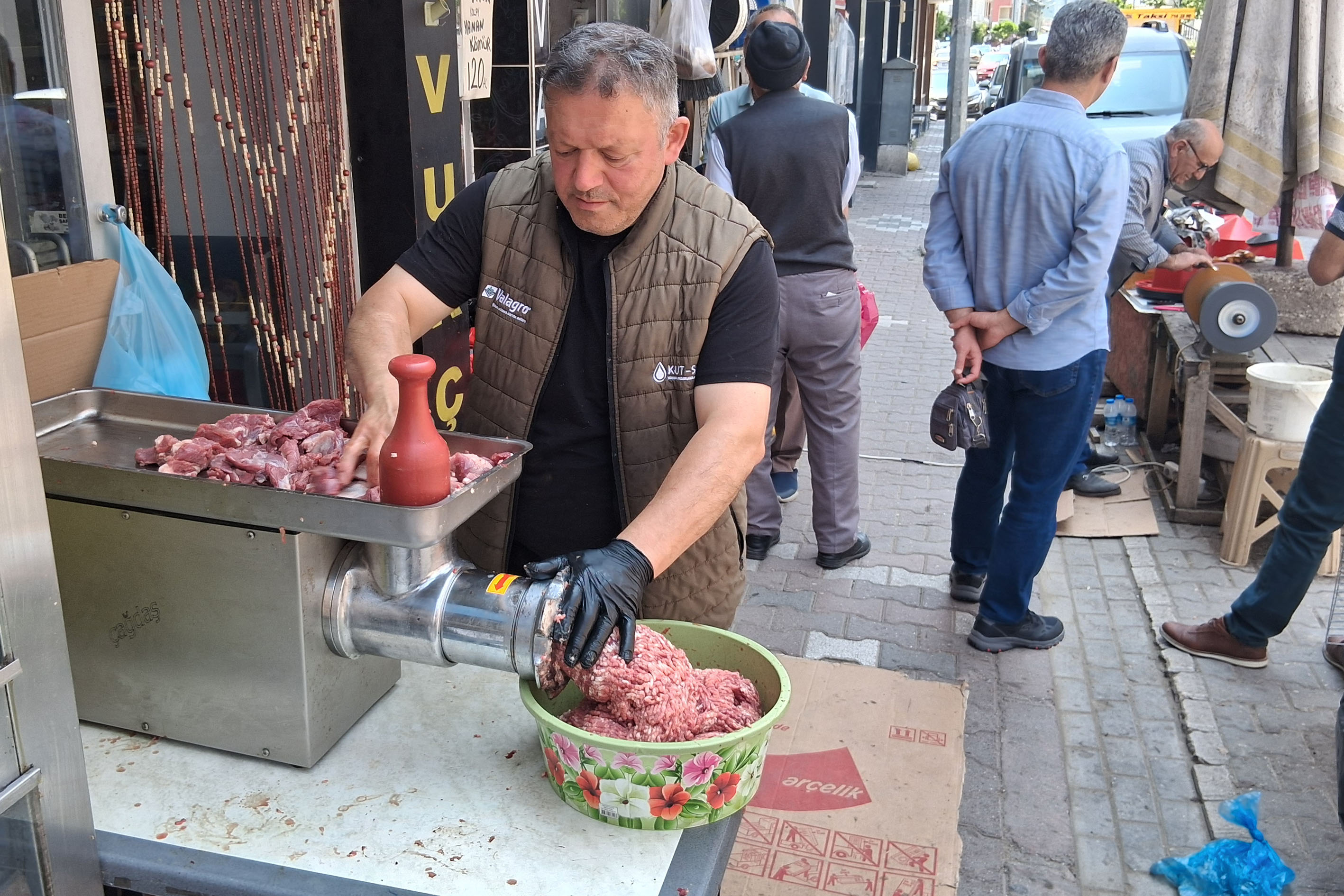 Havza'da Kasap Ve Şarküterilerde Kıyma Mesaisi Devam Ediyor