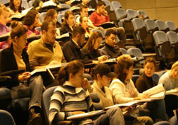 Vakıftan öğrencilere yardım eli