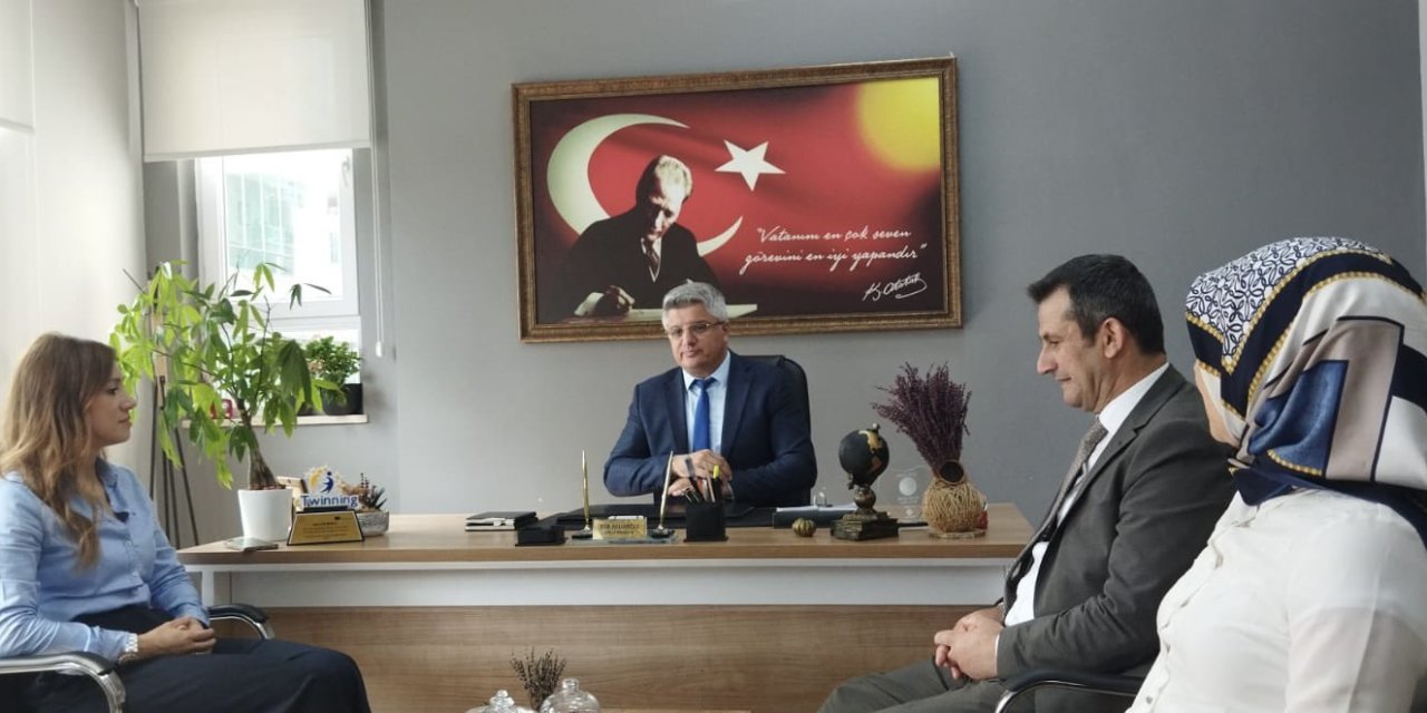 Öğretmenlerle bir araya geldi