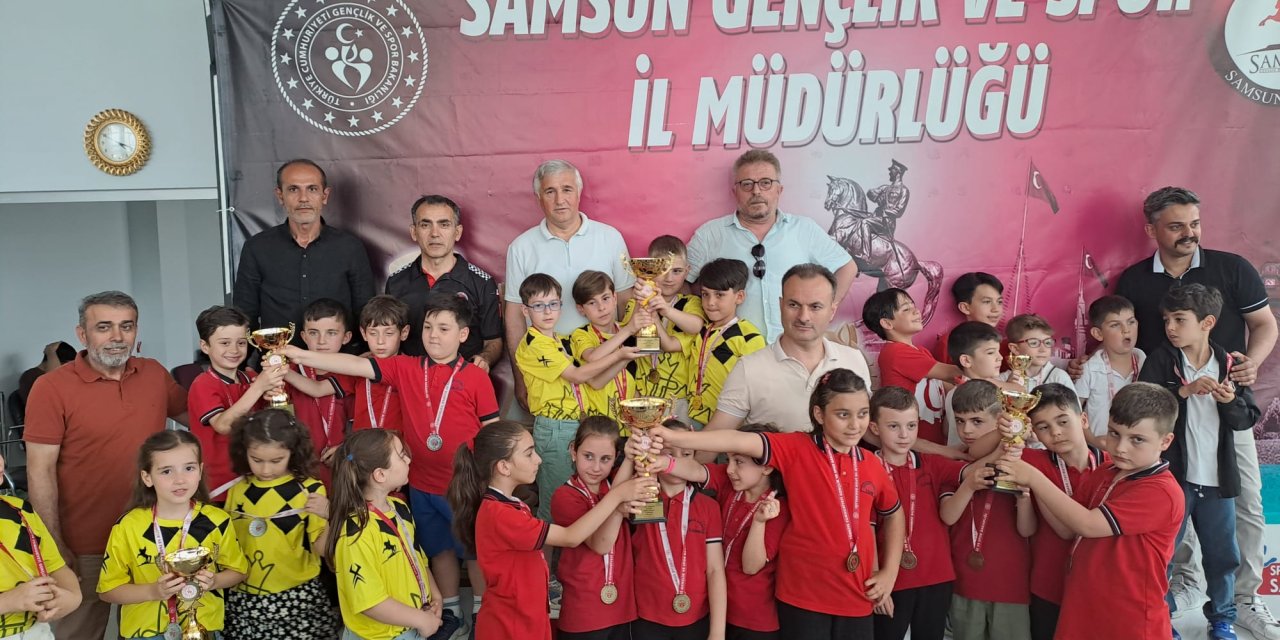 Minik satranççılar hamlelerini yarıştırdı