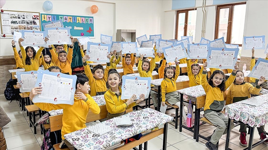 Milyonlarca Öğrenci Karne Heyecanı Yaşıyor!