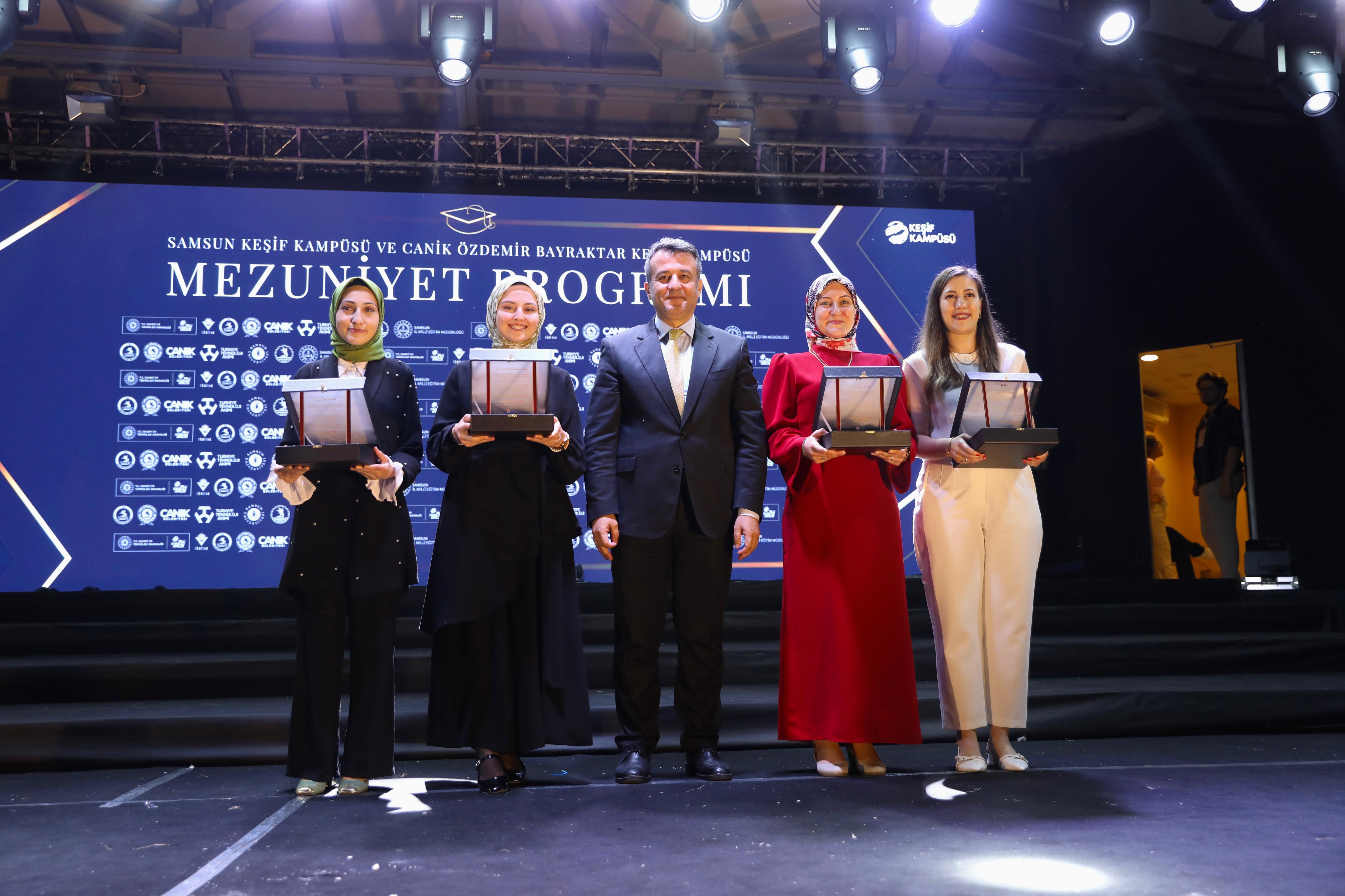 Keşif Kampüsleri İlk Öğrencilerini Uğurladı