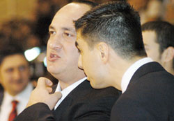 Rakibi kasetten çözüyorlar