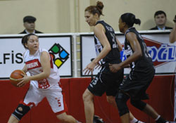 Özlem'in sakatlığı sürüyor