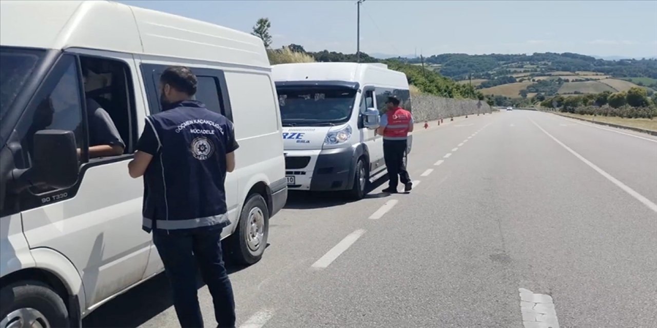 Ülke genelinde 446 düzensiz göçmen yakalandı