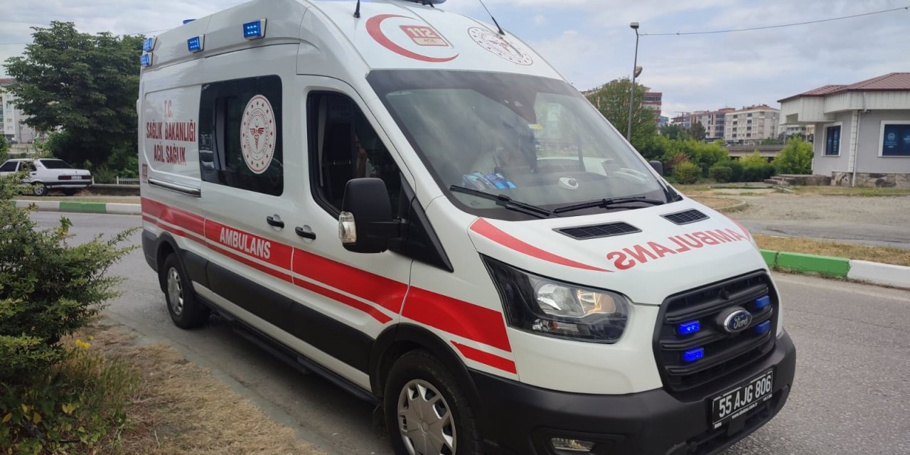 Motosikletin devrilmesi sonucu 2 kişi yaralandı