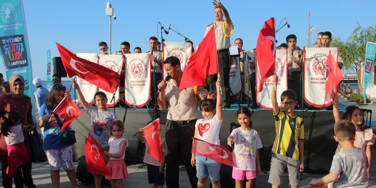 Askeri bando konseri unutulmaz anlar yaşattı