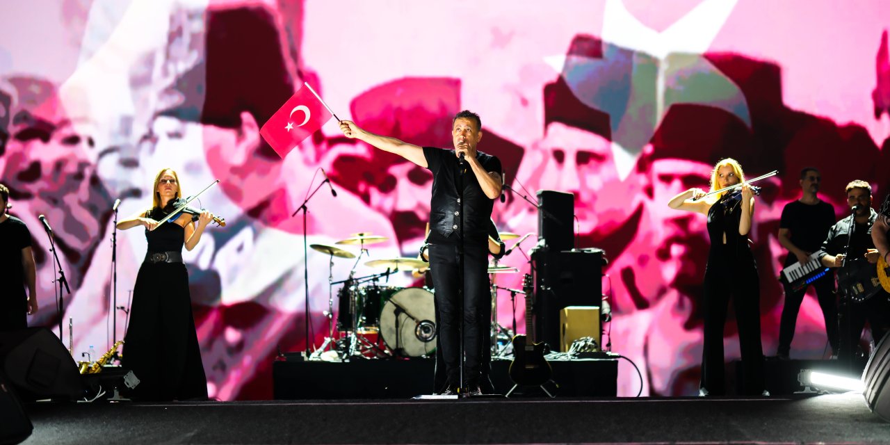 Haluk Levent Samsun'da konser verdi