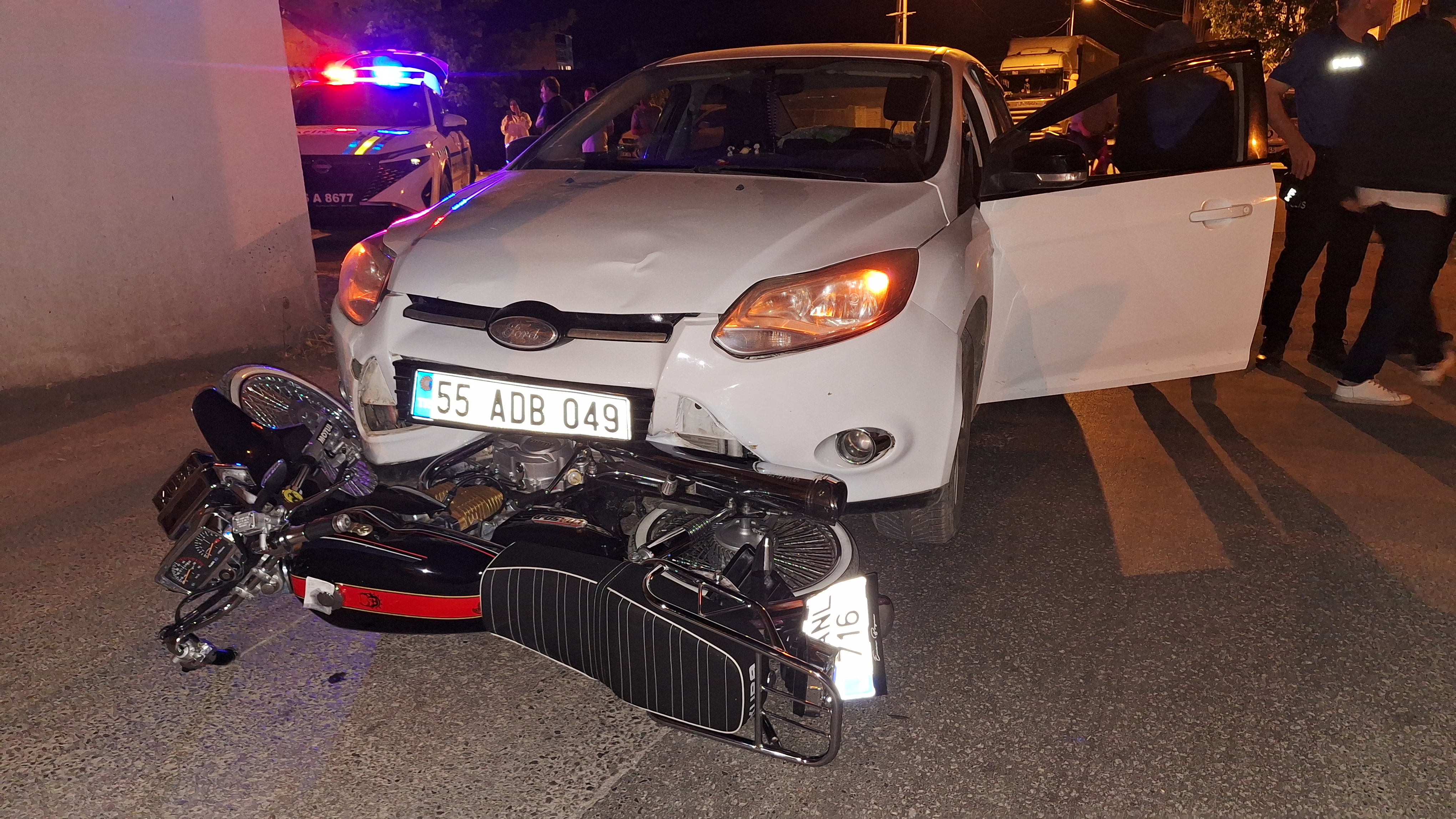 Otomobille çarpışan öotosikletin sürücüsü yaralandı