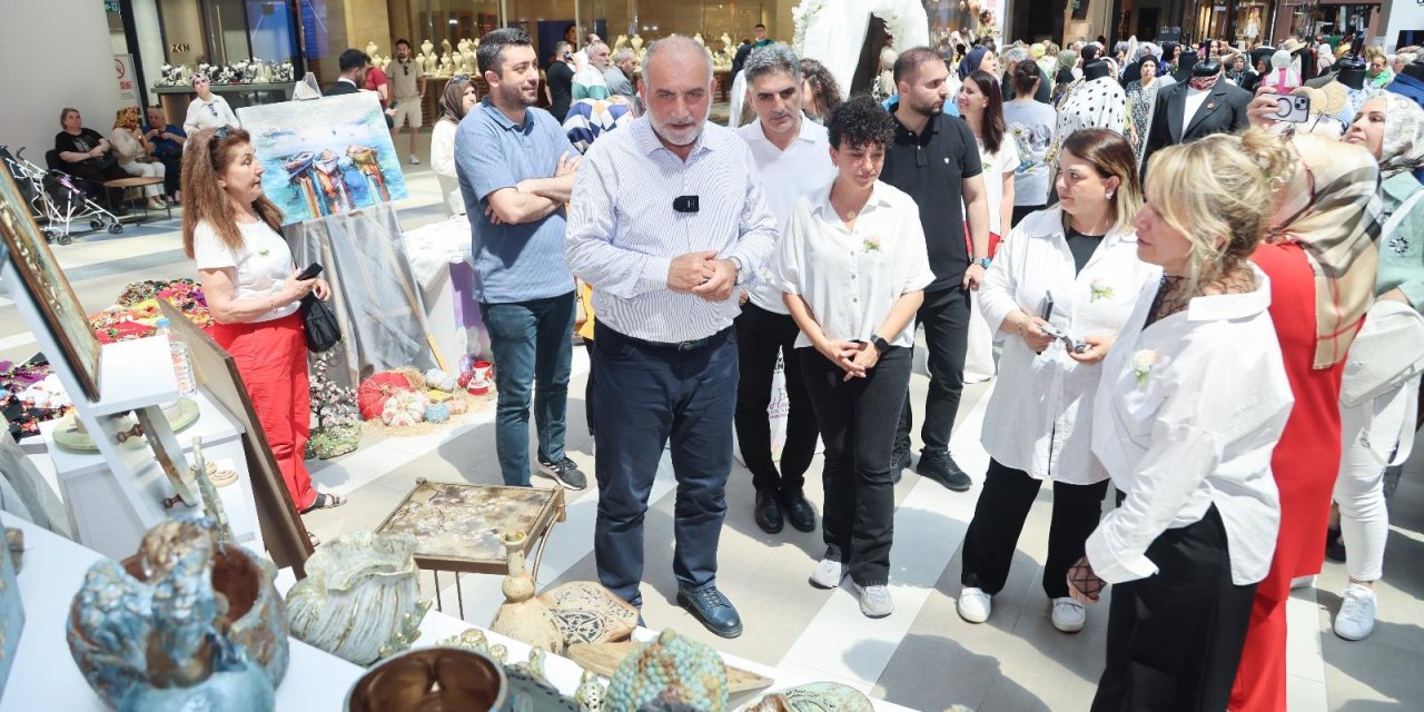 Ziyaretçilerden tam not aldı