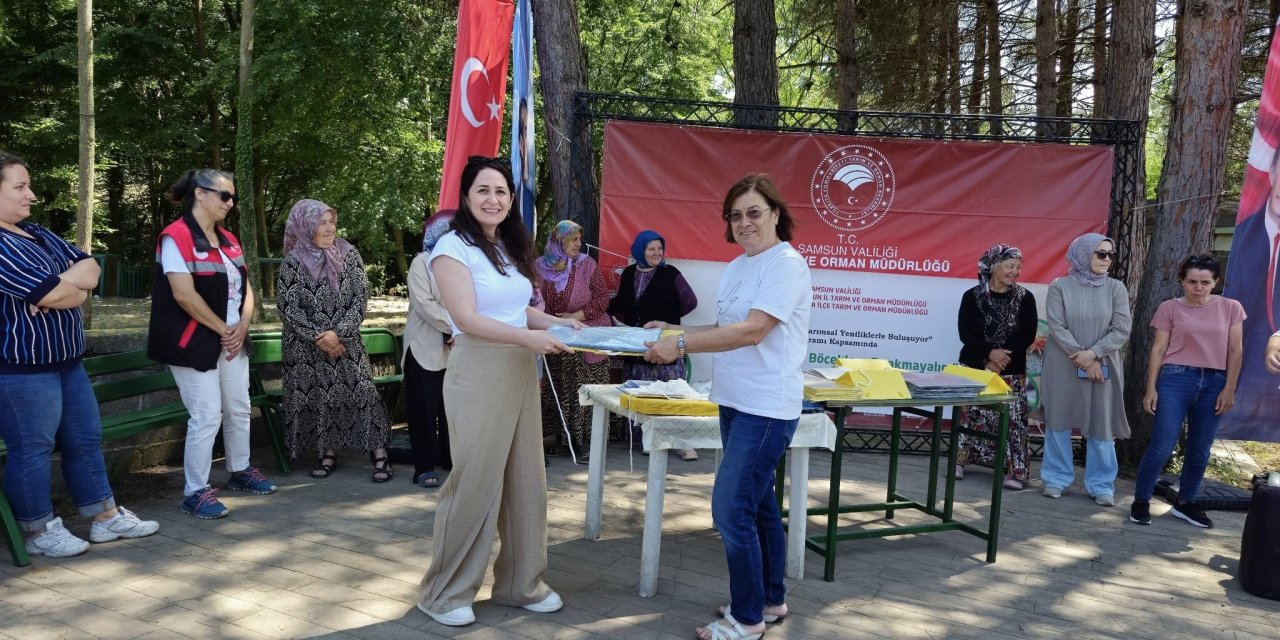 Kadın çiftçiler zararlı böceklere karşı harekete geçti