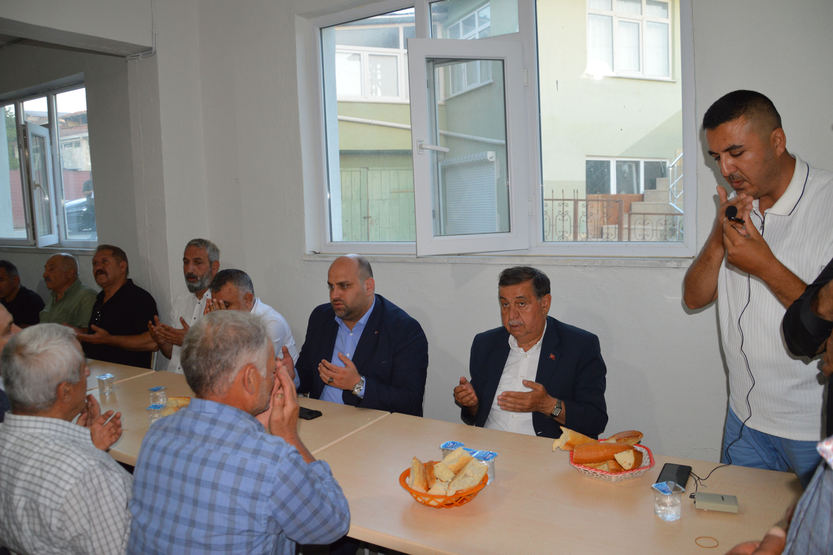 Cemevinde Aşure Ve Lokma Etkinliği Düzenlendi