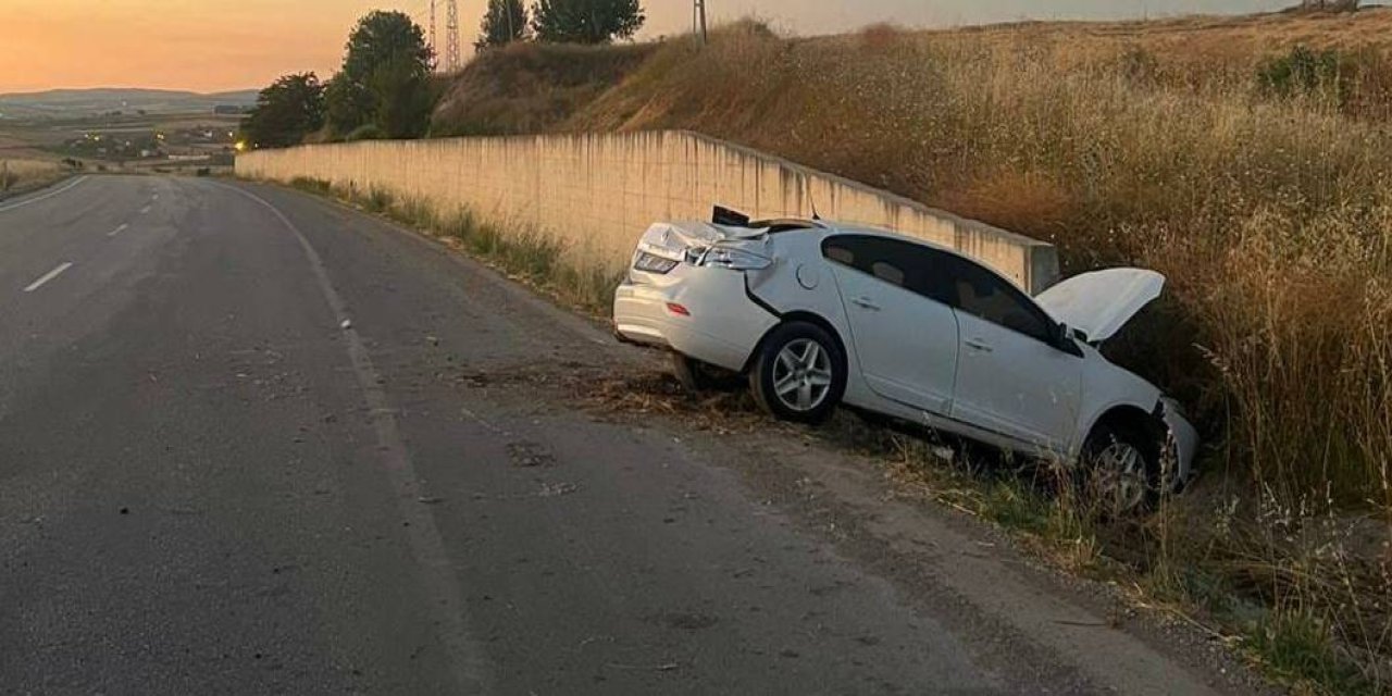 Bariyere çarpan otomobilin sürücüsü ağır yaralandı