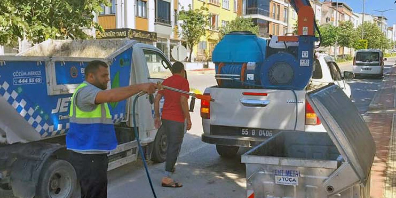 Çöp konteynerleri dezenfekte ediliyor