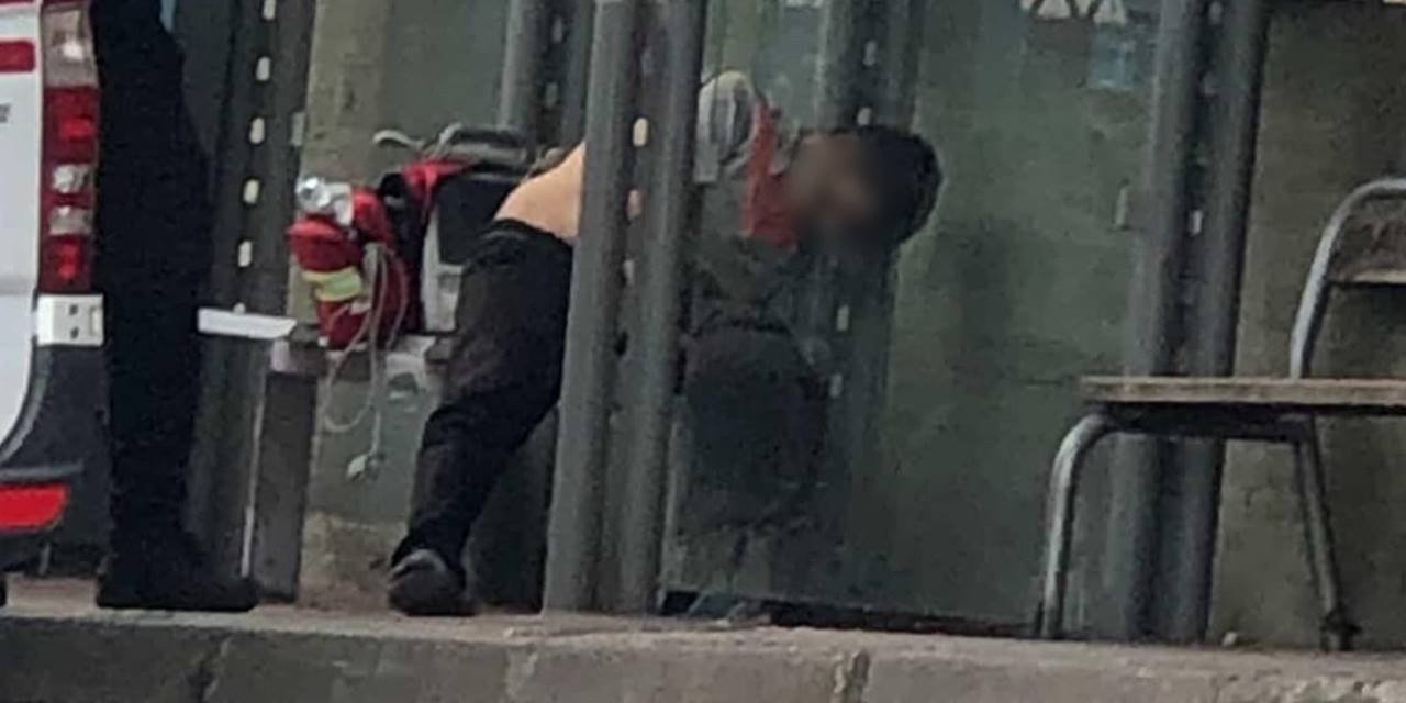 Otobüs durağında yığılıp hayatını kaybetti