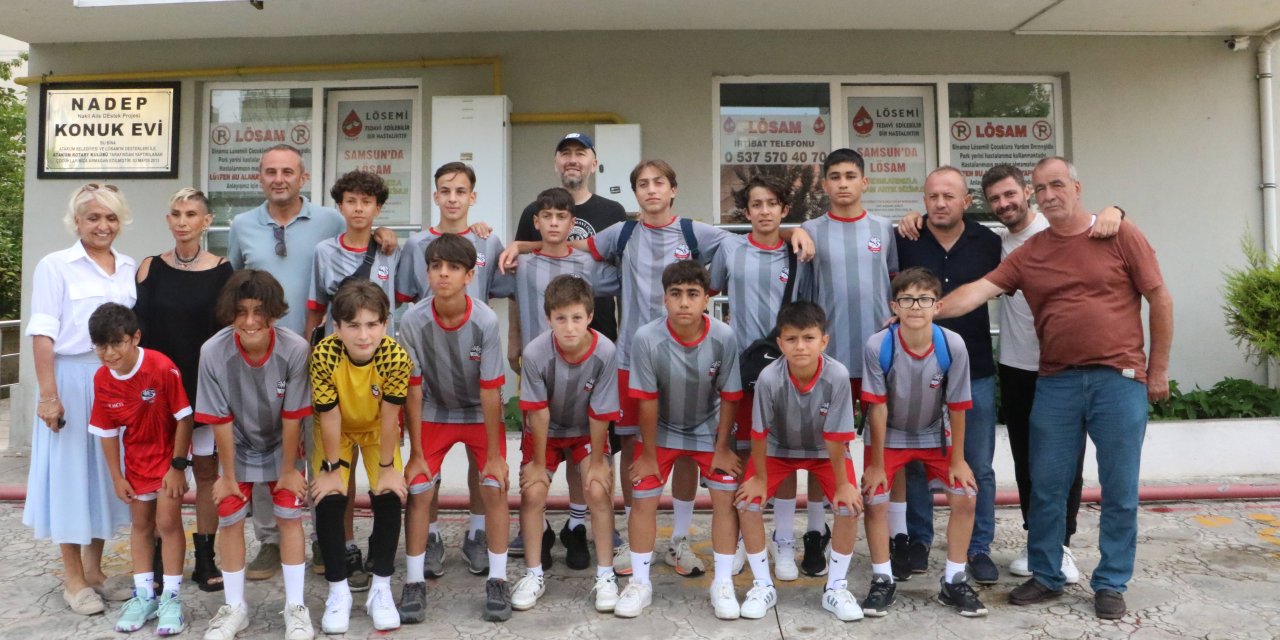 Kadıköyspor futbolcularından LÖSAM'a anlamlı ziyaret