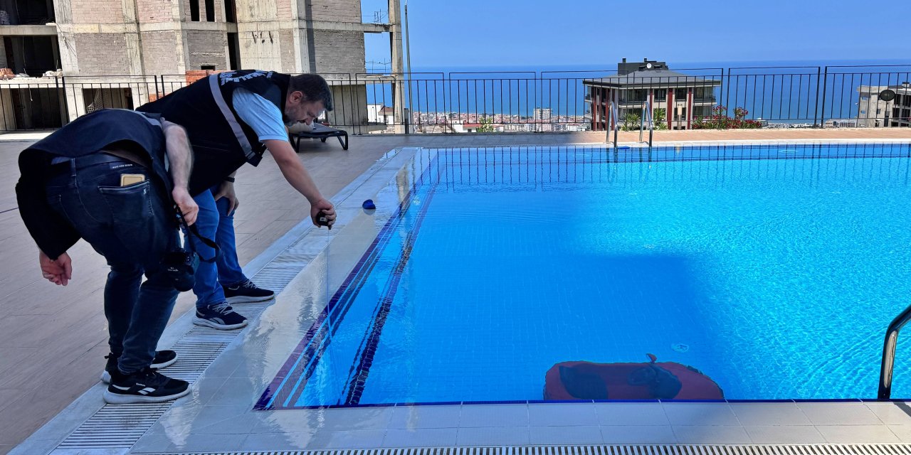 4 yaşındaki çocuk havuza düştü