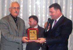 Emekli personele onur plaketi