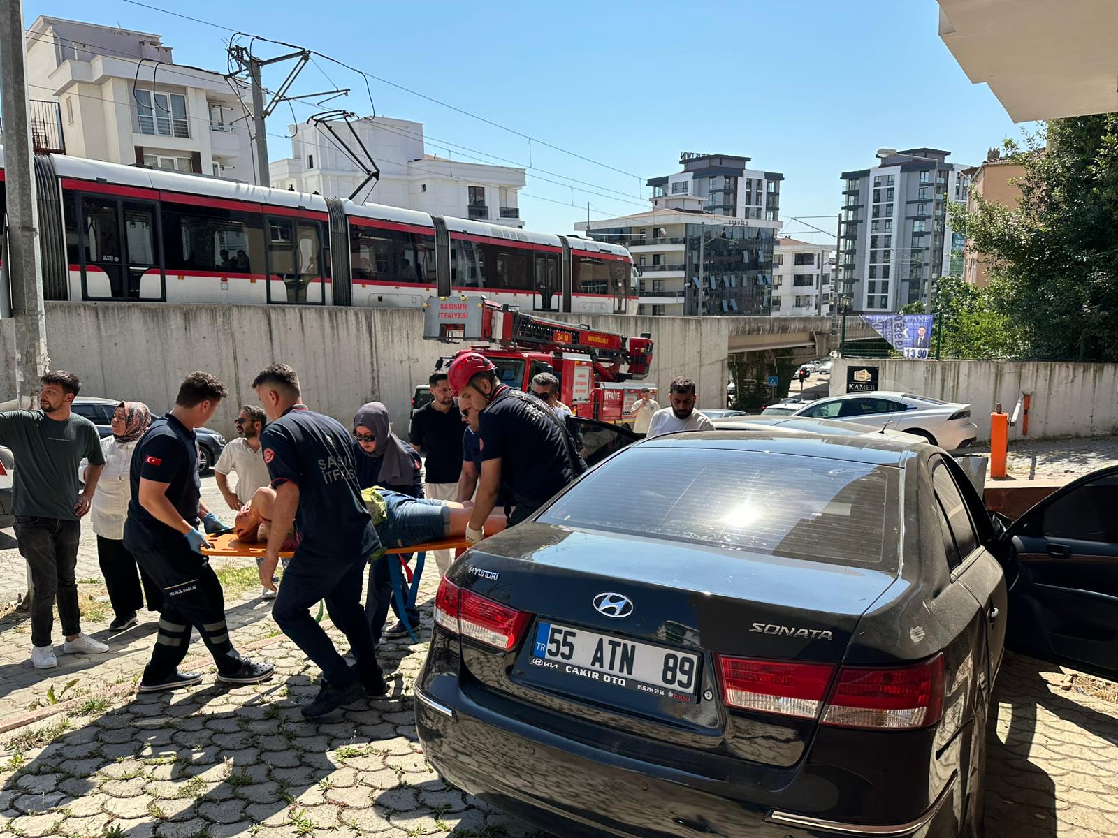 Sürücü yaralandı, bina yöneticisi şikayetçi oldu