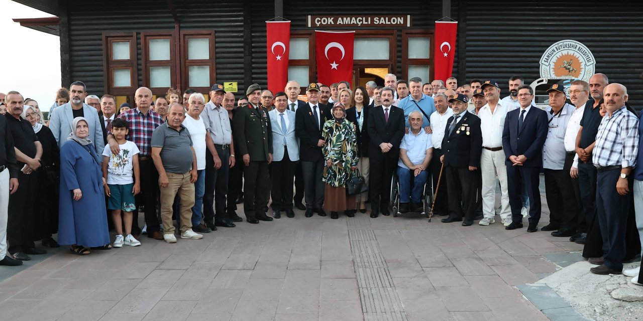 Şehit yakınları ve gazilerle bir araya geldi