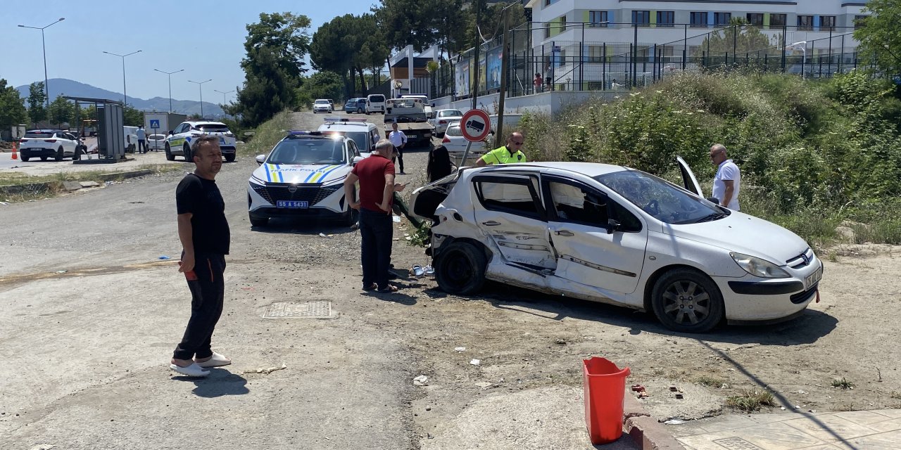 Trafik kazasında 2 polis ve 1 asker yaralandı
