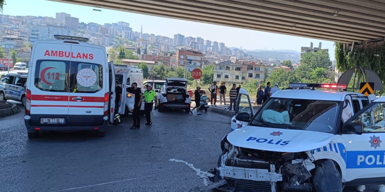 Trafik kazasında 2'si polis 3 kişi yaralandı