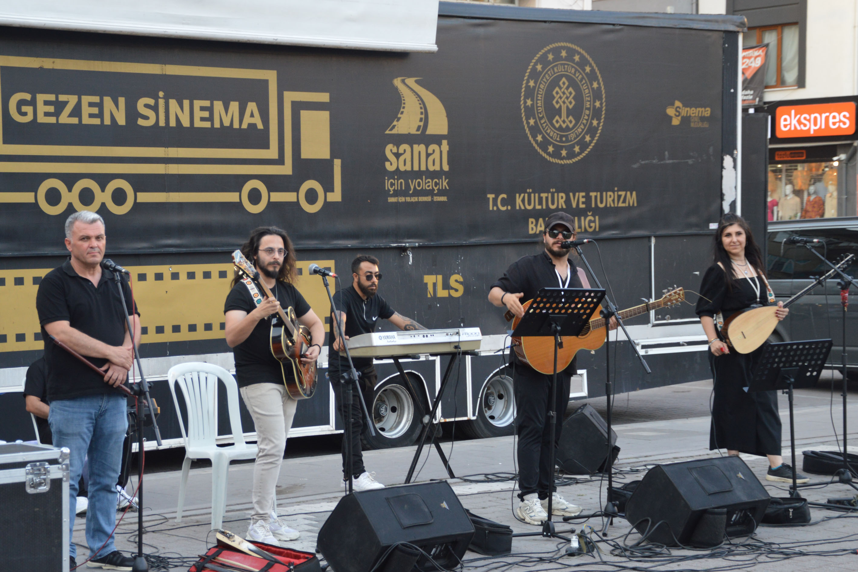 "Gezen Sinema" Havza'da Çocuklarla Buluştu