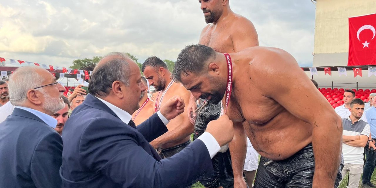 Başpehlivan Fatih Atlı oldu