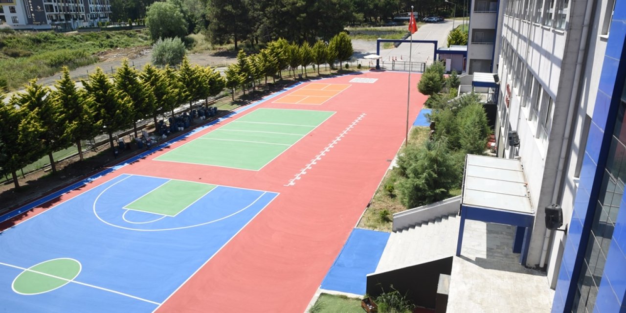 OMÜ Vakfı Koleji spor alanlarını yeniledi