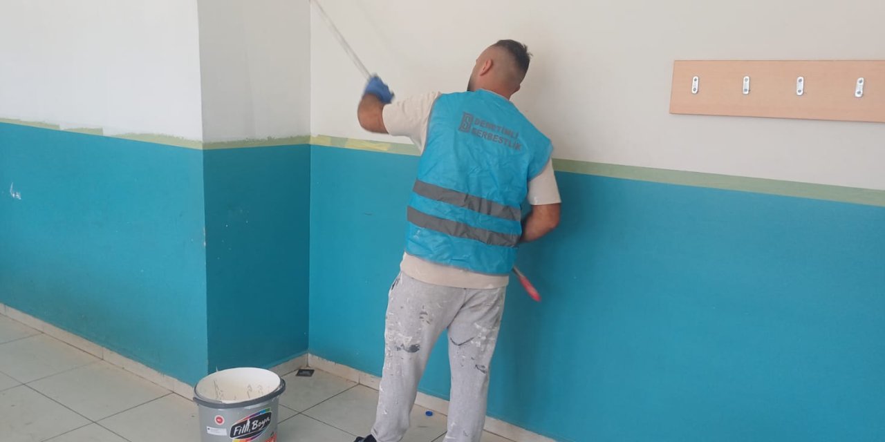 Atakum'da hükümlüler okulu boyadı