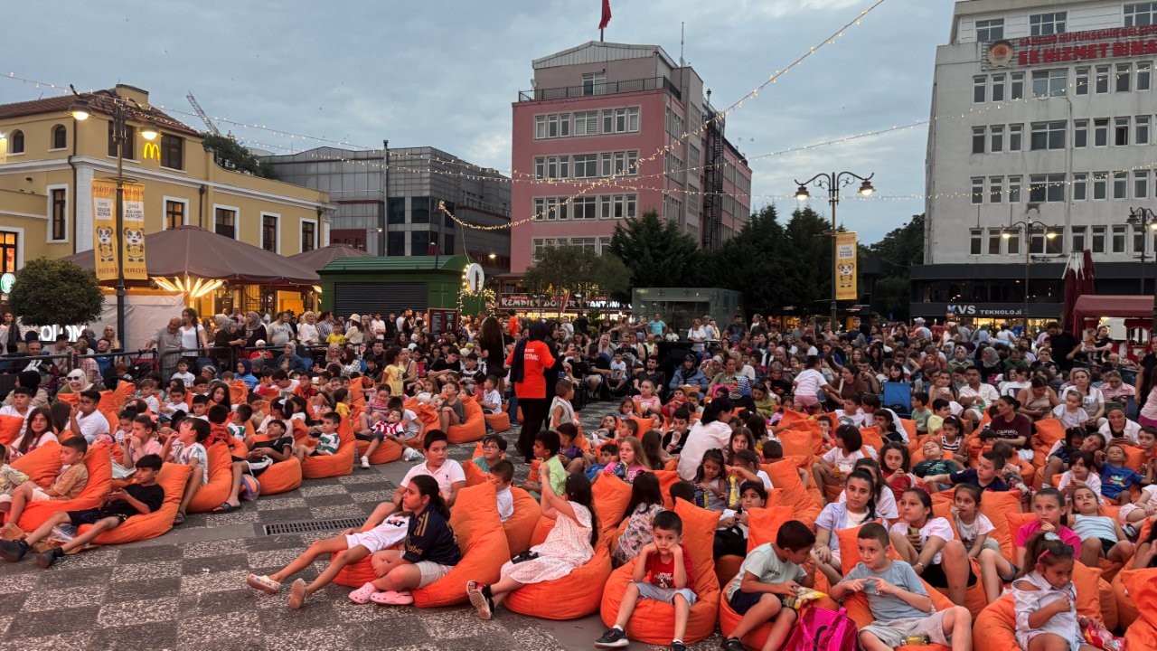 Açık hava film gecelerine büyük katılım
