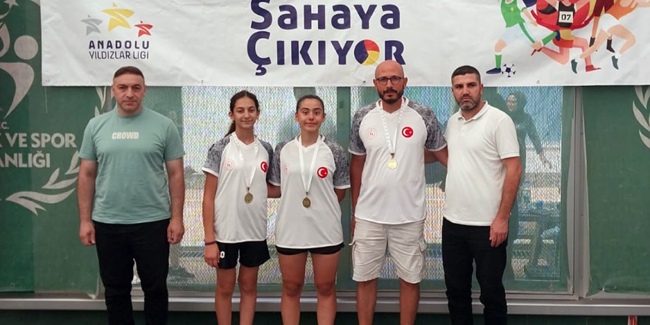 Dereceye giren sporculara ödülleri verildi