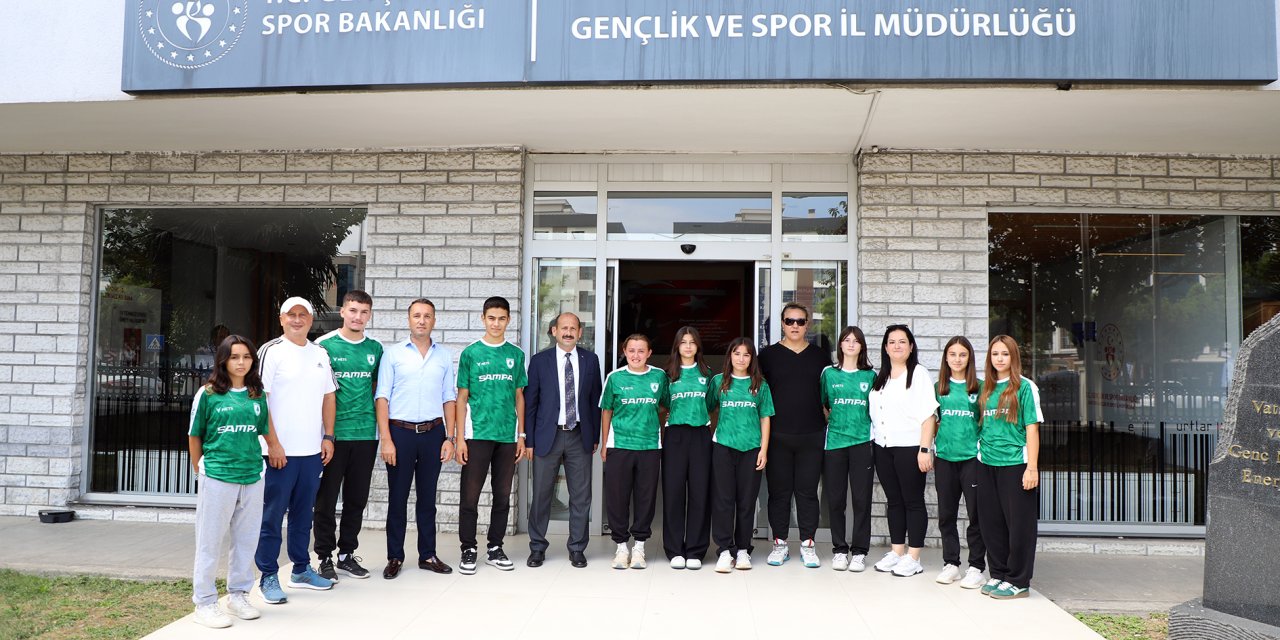 Milli sporculardan ziyaret