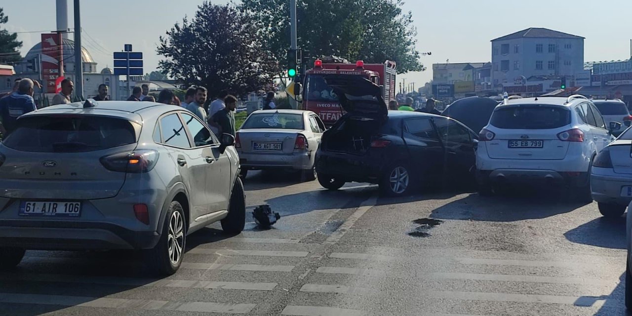 Zincirleme trafik kazası meydana geldi