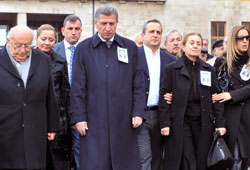 Eski Bakan toprağa verildi