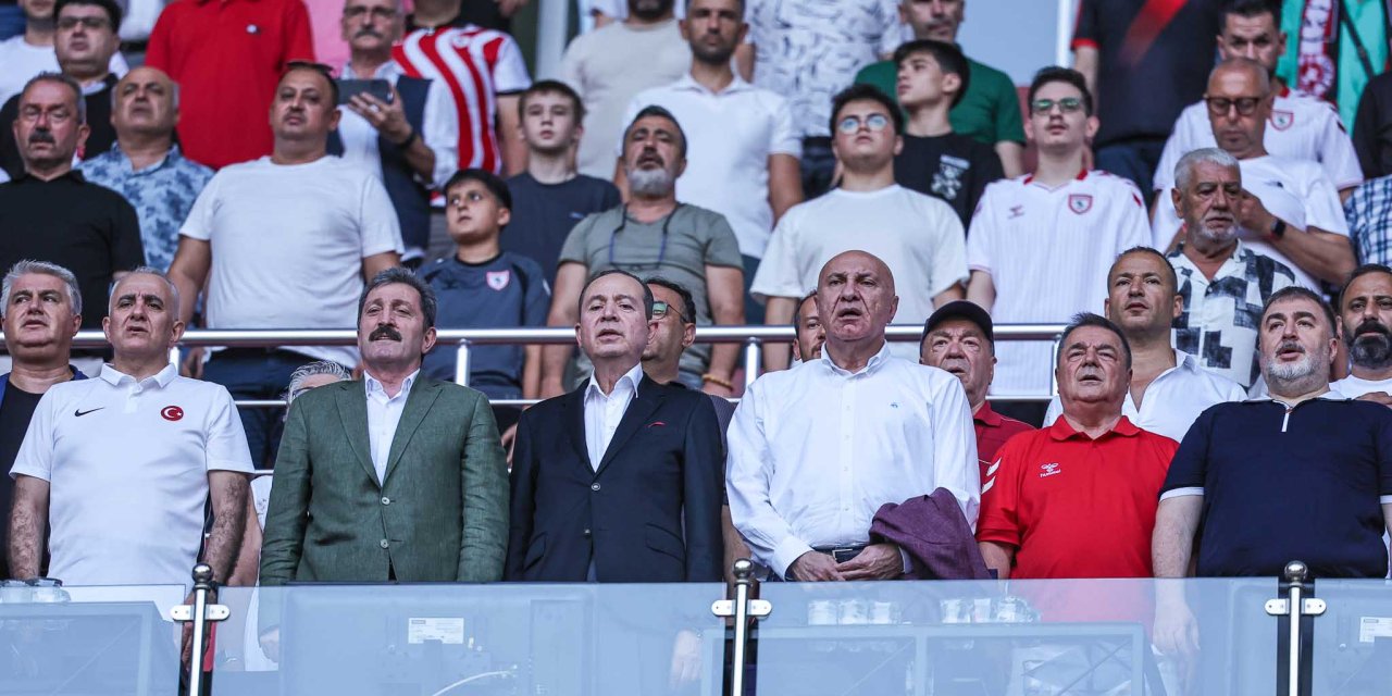 Coşkuya ortak oldu