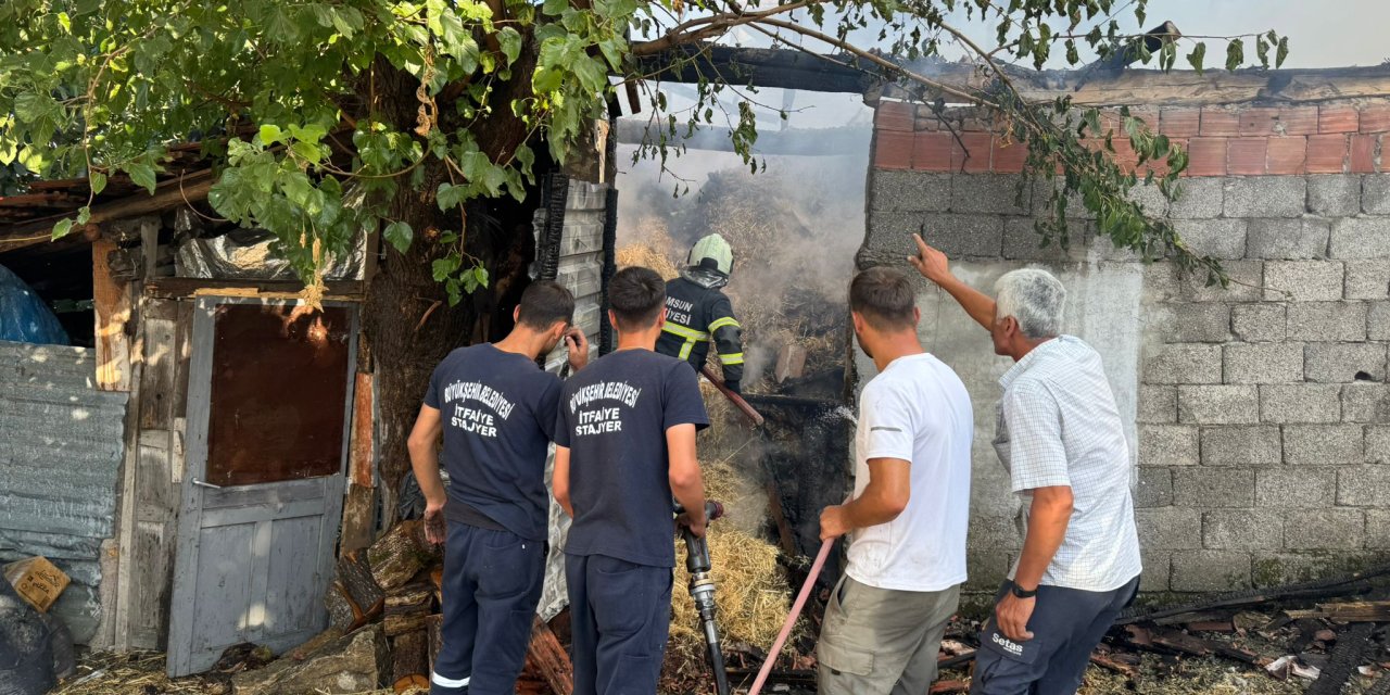 Yangında 350 balya saman zarar gördü