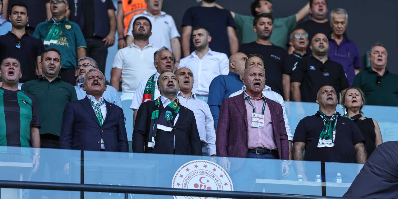 Yalnız bırakmadı