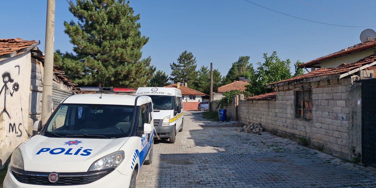 Yalnız yaşayan kişi evinde ölü bulundu