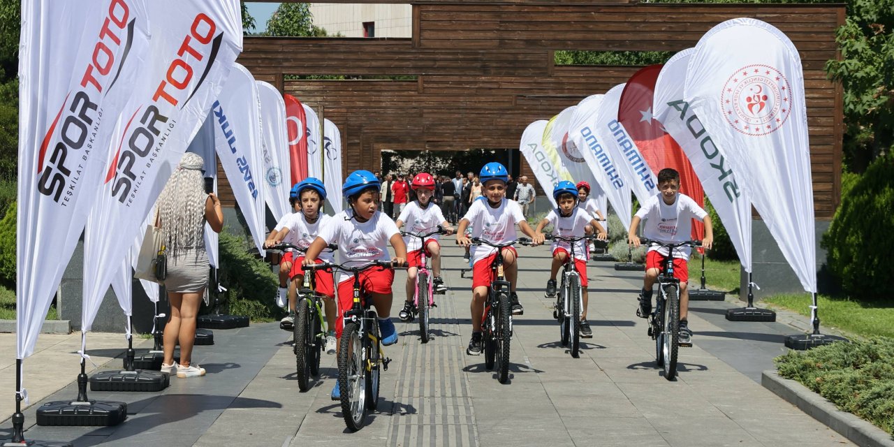 Çocuklar “Atıksız Bir Dünya” için pedal çevirecek