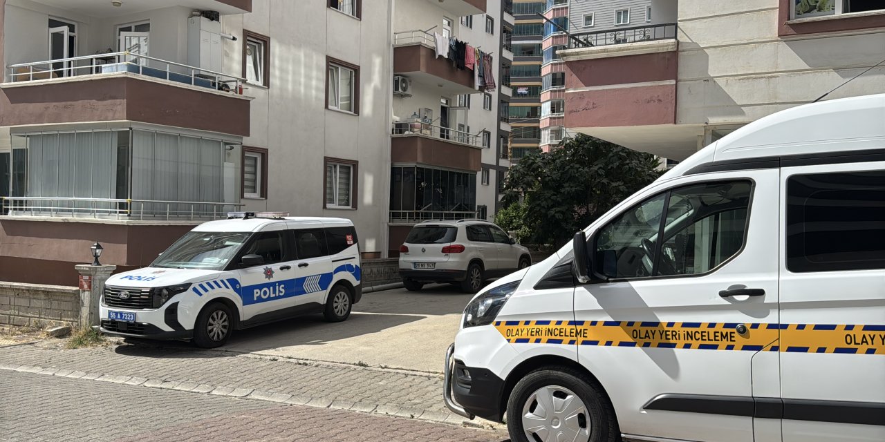 Perde takarken 3. kattan düşerek yaralandı