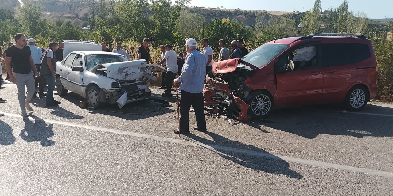 Trafik kazasında 1 kişi öldü 11 kişi yaralandı